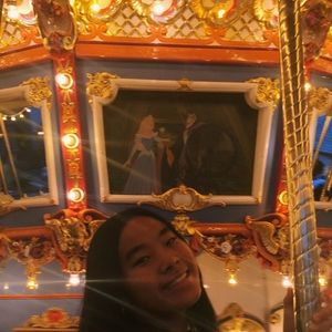 Meet your Posher, Elaine